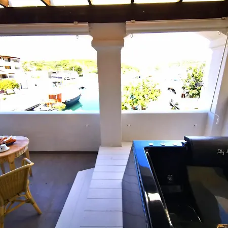 Oda ve Kahvaltı Relais Du Port 3*